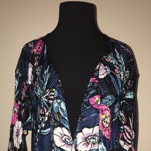 Lularoe Shirley Floral Kimono size: Small